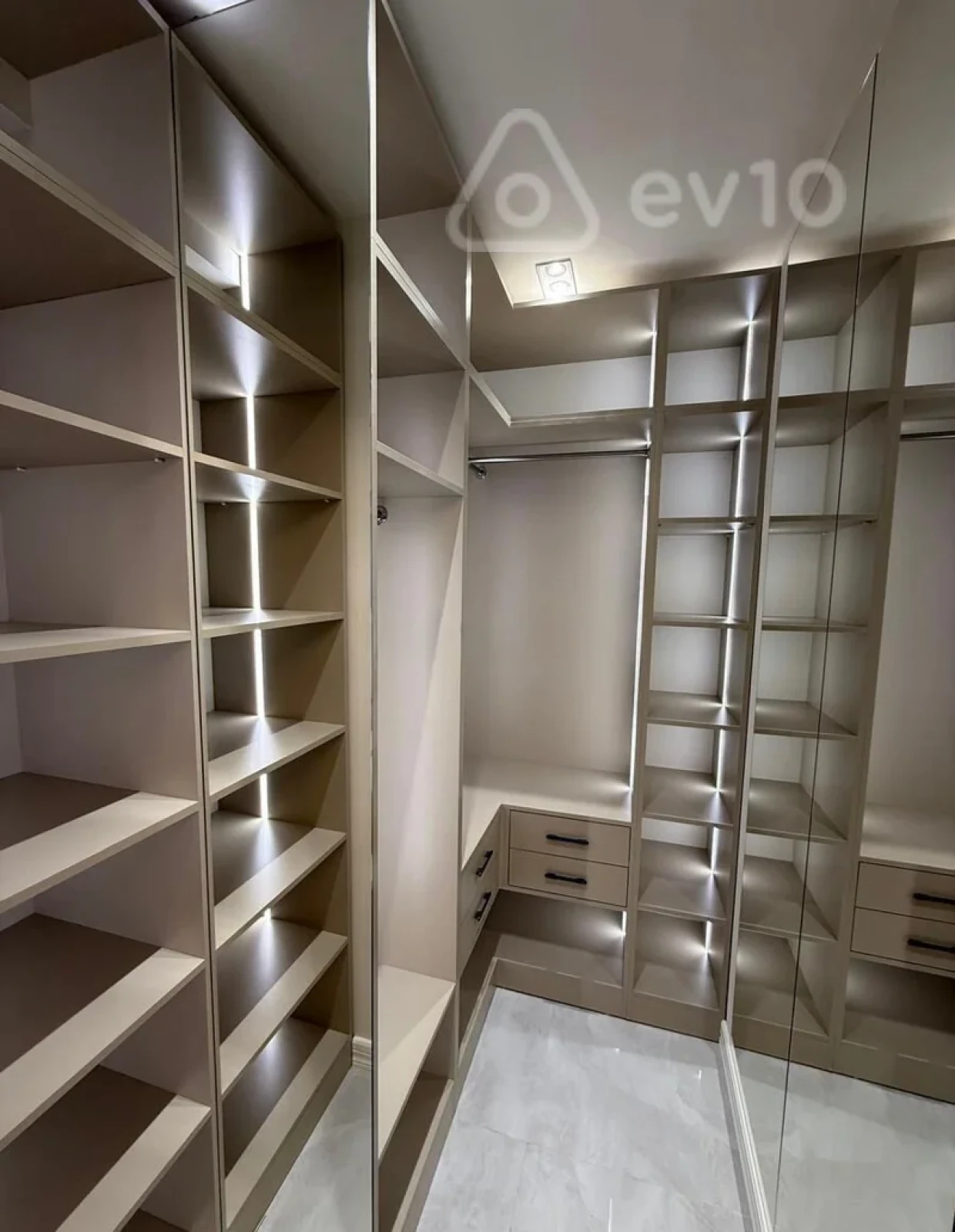 Satılır 4 otaqlı yeni tikili 179 m²