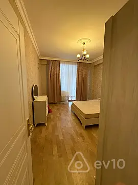 Kirayə verilir 2 otaqlı yeni tikili 75 m²