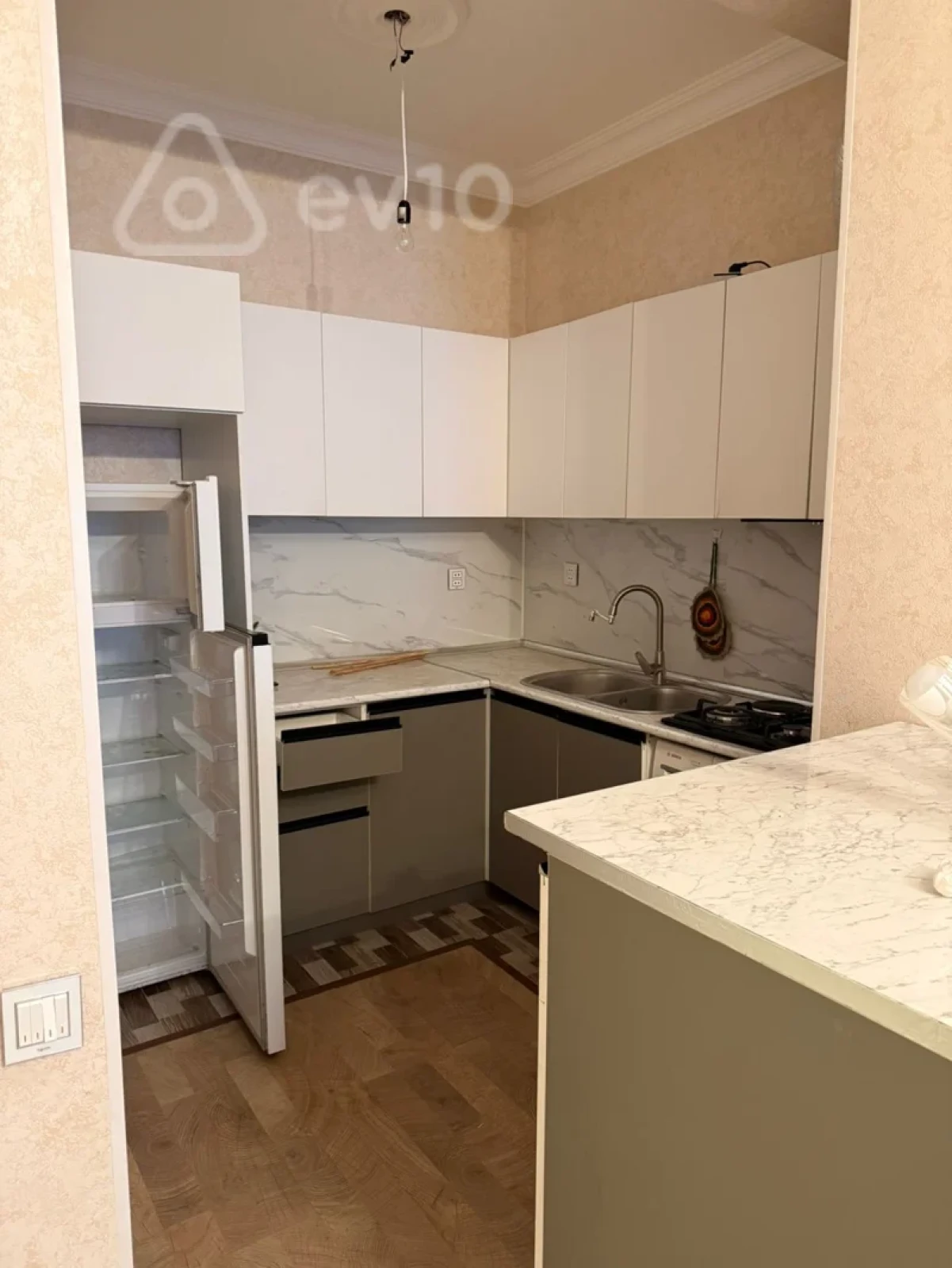 Kirayə verilir 2 otaqlı yeni tikili 75 m²