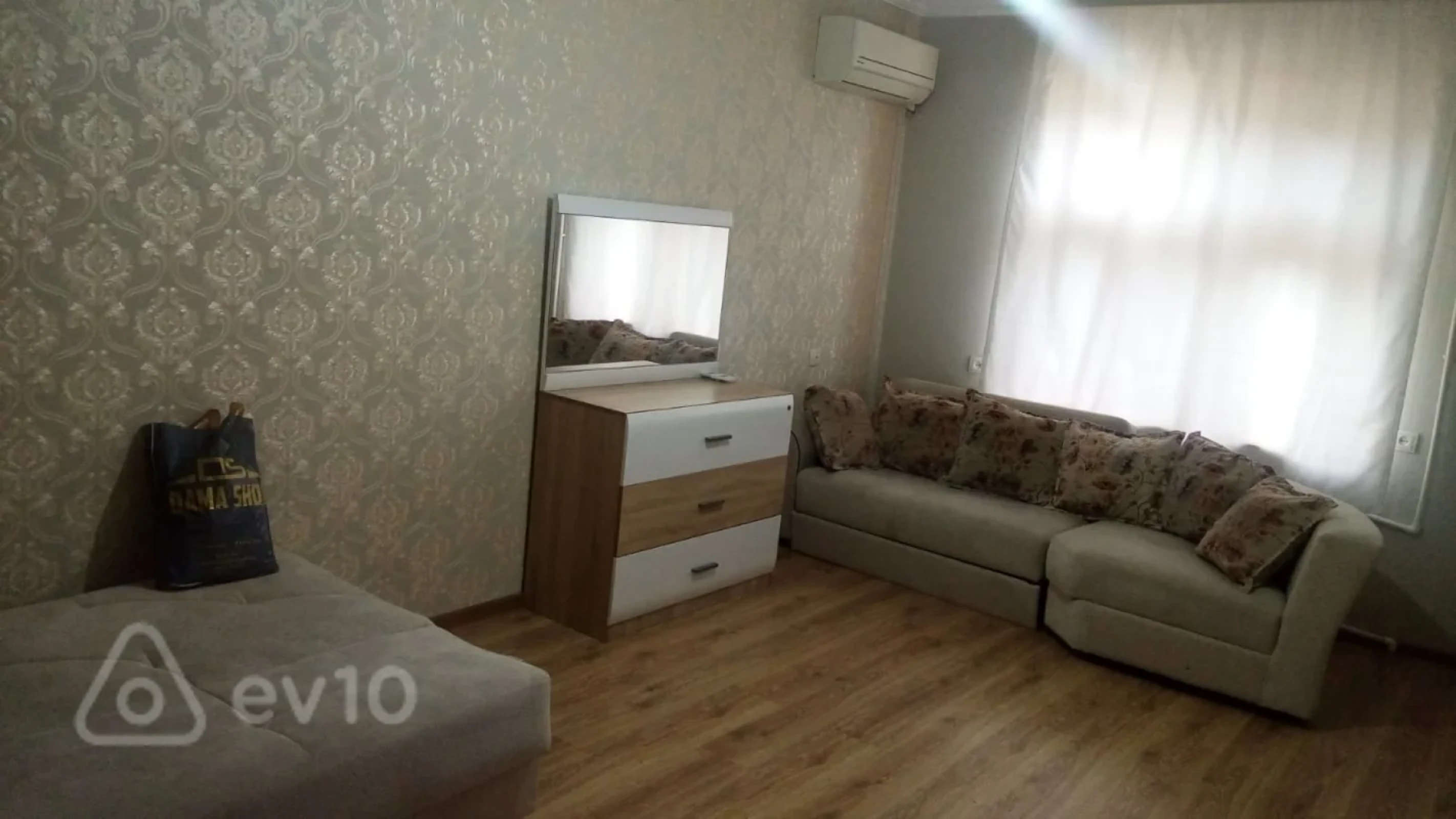 Kirayə verilir 3 otaqlı köhnə tikili 55 m²