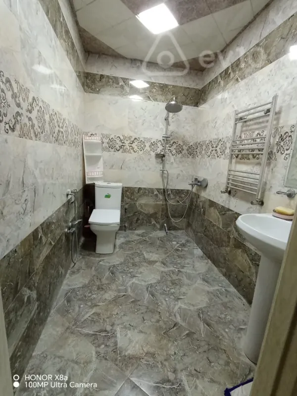 Kirayə verilir 2 otaqlı yeni tikili 65 m²