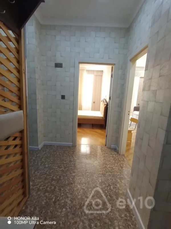 Kirayə verilir 2 otaqlı yeni tikili 65 m²