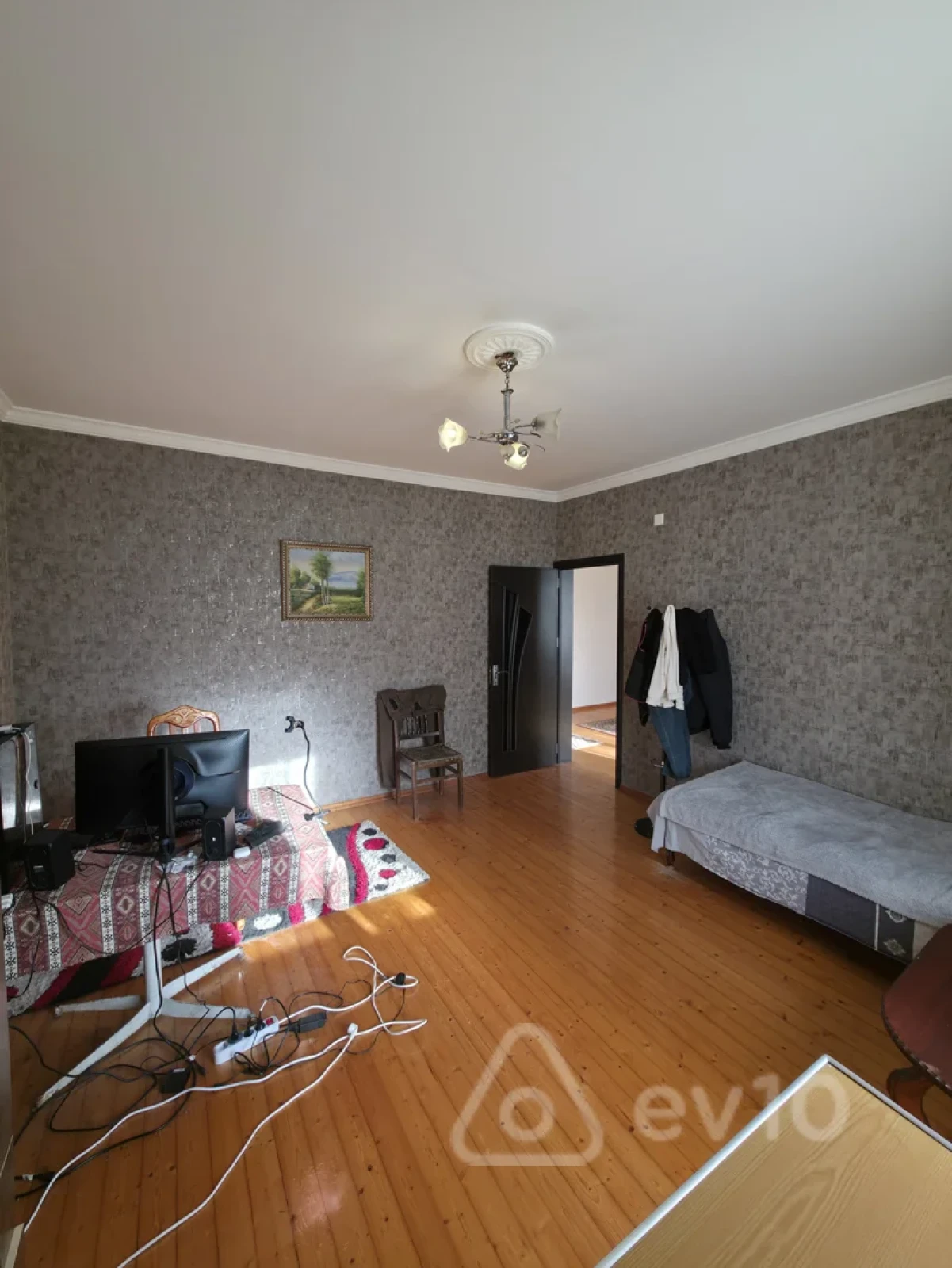 Satılır 3 otaqlı həyət evi 300 m²