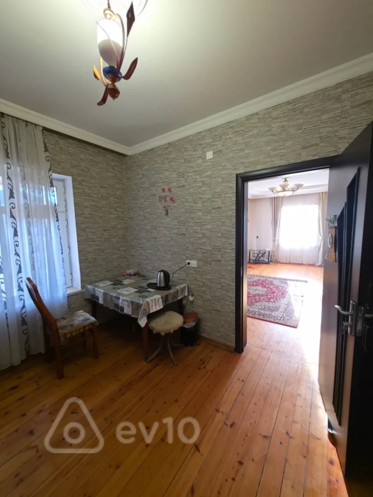 Satılır 3 otaqlı həyət evi 300 m²