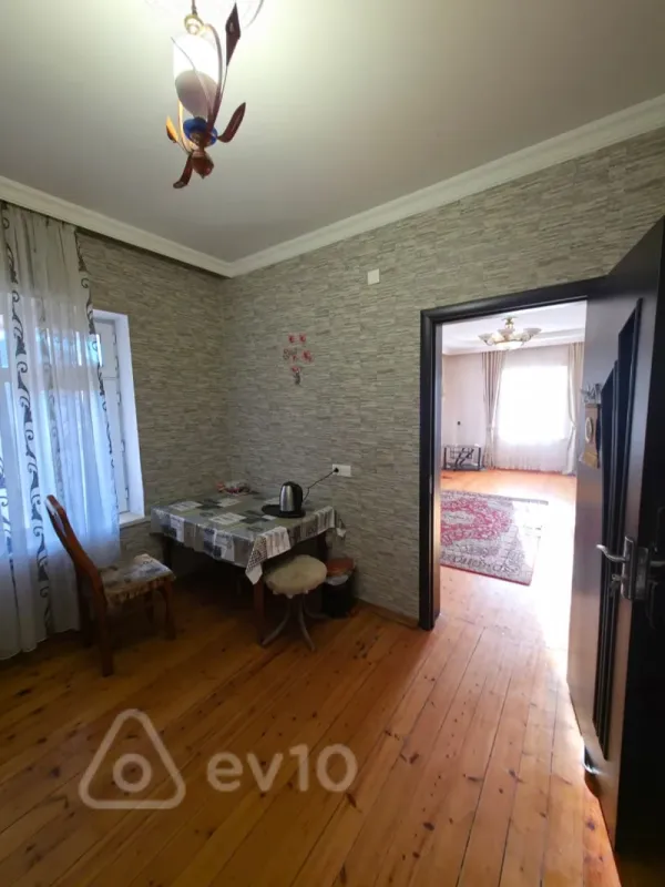 Satılır 3 otaqlı həyət evi 300 m²