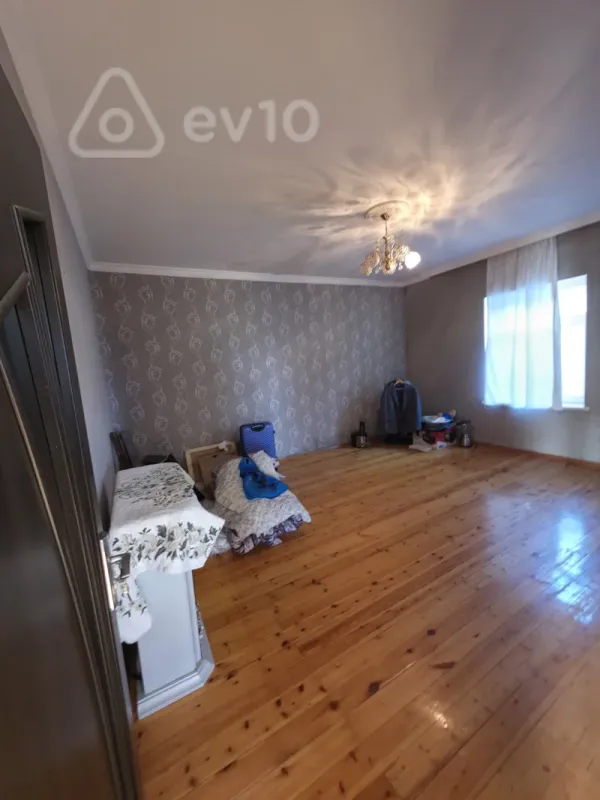 Satılır 3 otaqlı həyət evi 300 m²