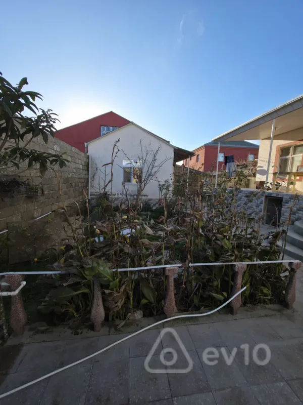 Satılır 3 otaqlı həyət evi 300 m²