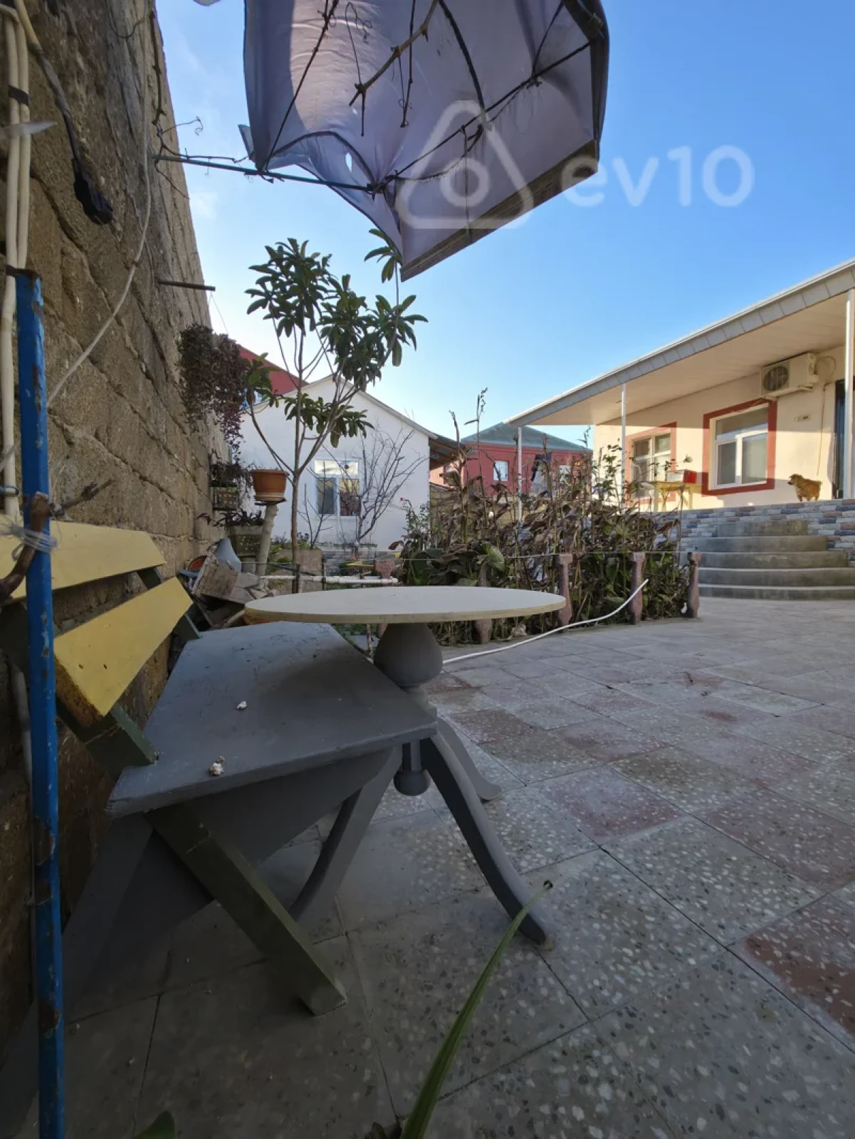 Satılır 3 otaqlı həyət evi 300 m²