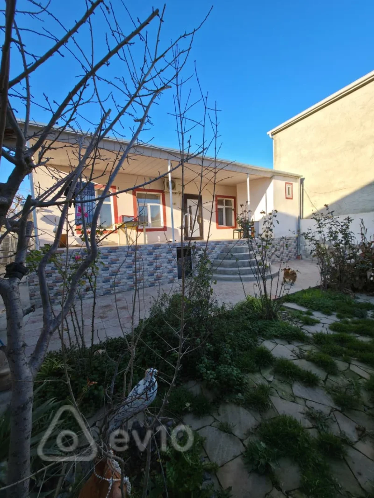 Satılır 3 otaqlı həyət evi 300 m²