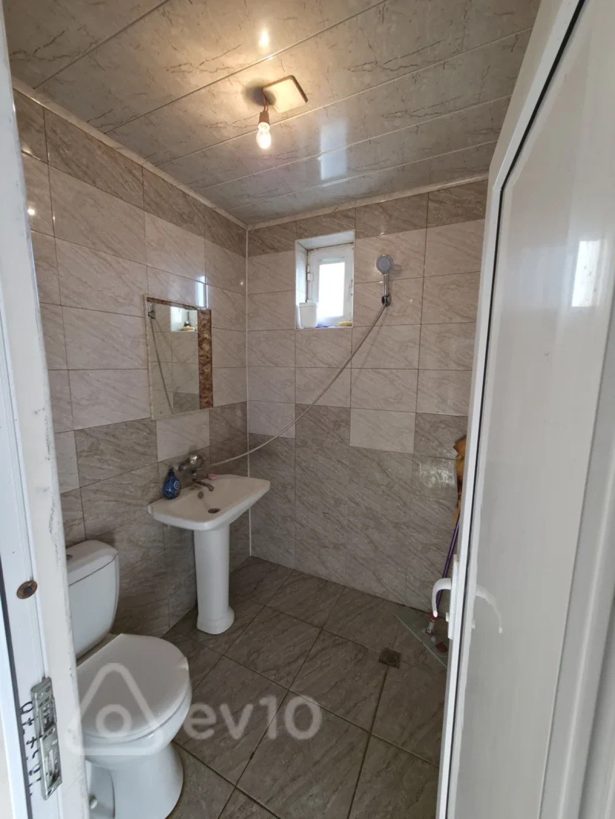 Satılır 3 otaqlı həyət evi 300 m²