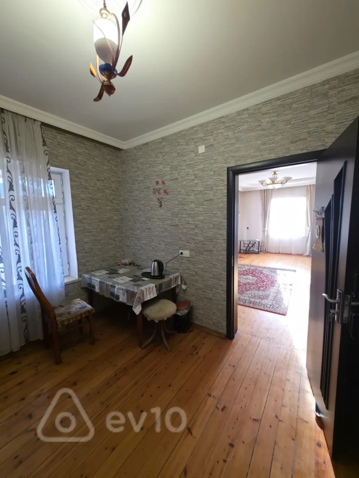 Satılır 3 otaqlı həyət evi 300 m²