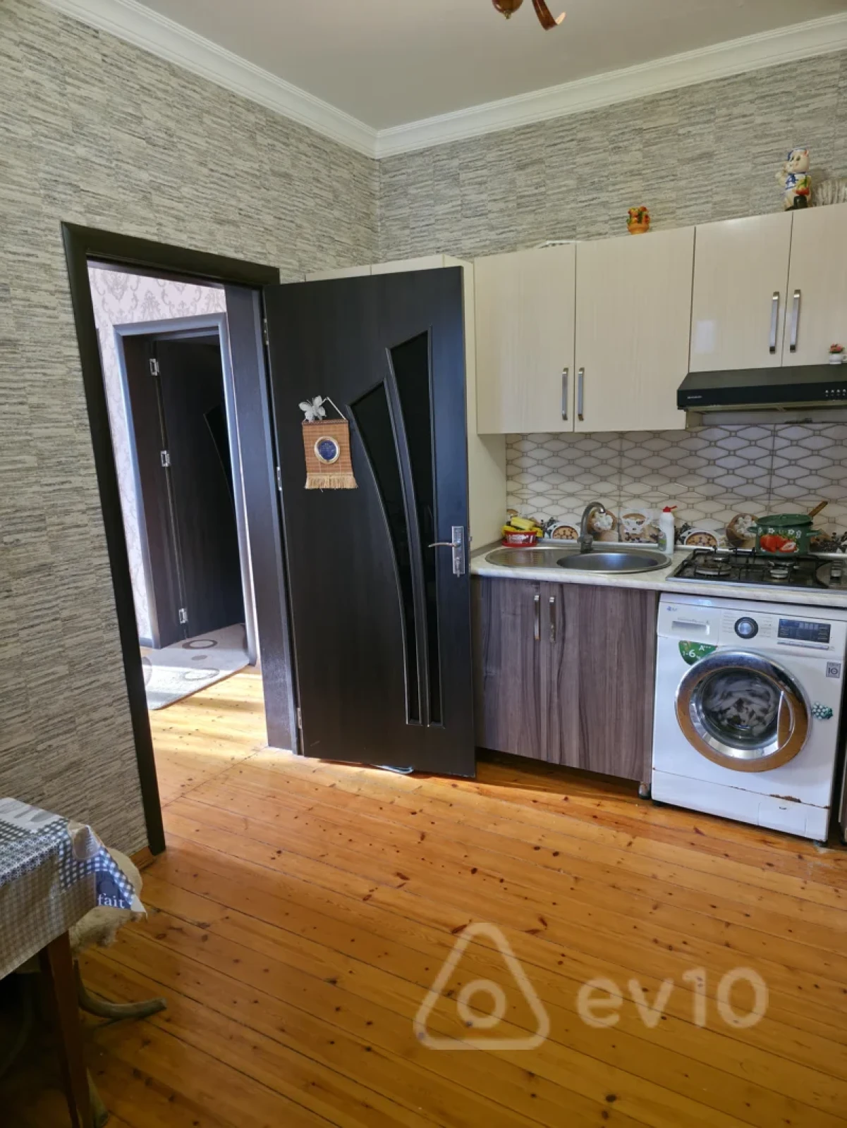 Satılır 3 otaqlı həyət evi 300 m²