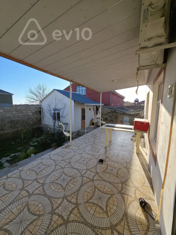 Satılır 3 otaqlı həyət evi 300 m²