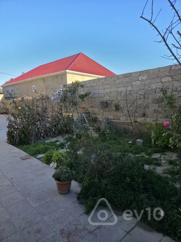 Satılır 3 otaqlı həyət evi 300 m²