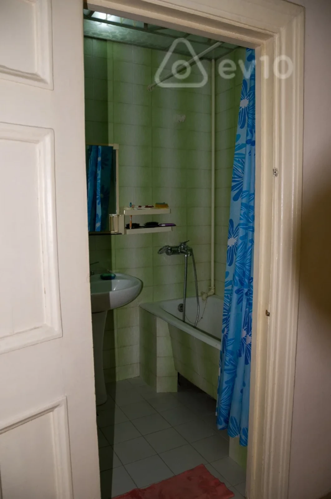 Kirayə verilir 2 otaqlı köhnə tikili 46 m²