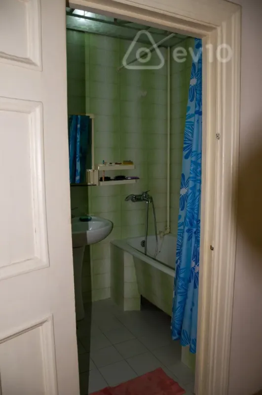 Kirayə verilir 2 otaqlı köhnə tikili 46 m²