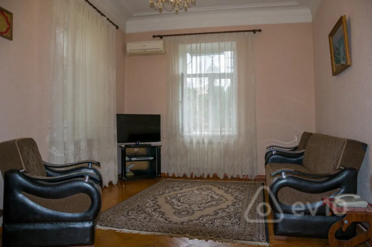 Kirayə verilir 2 otaqlı köhnə tikili 46 m²