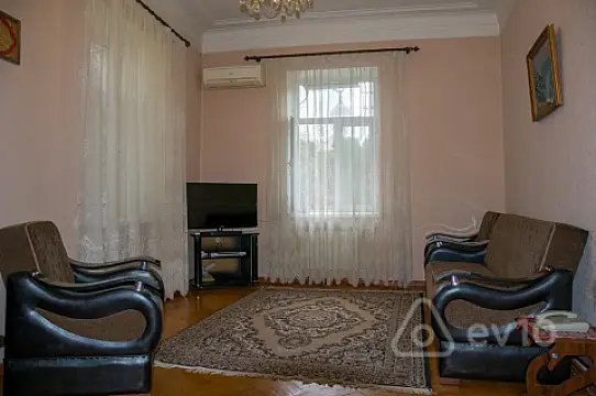 Kirayə verilir 2 otaqlı köhnə tikili 46 m²