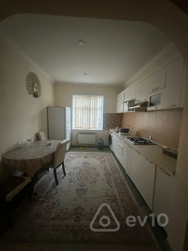 Satılır 7 otaqlı həyət evi 200 m²