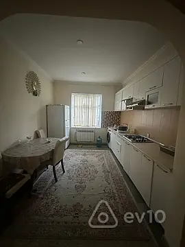 Satılır 7 otaqlı həyət evi 200 m²