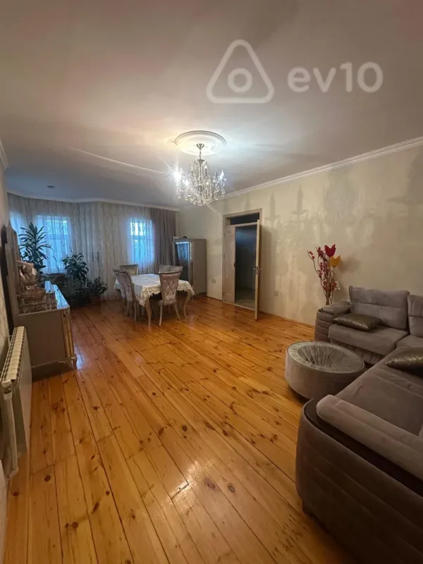 Satılır 7 otaqlı həyət evi 200 m²