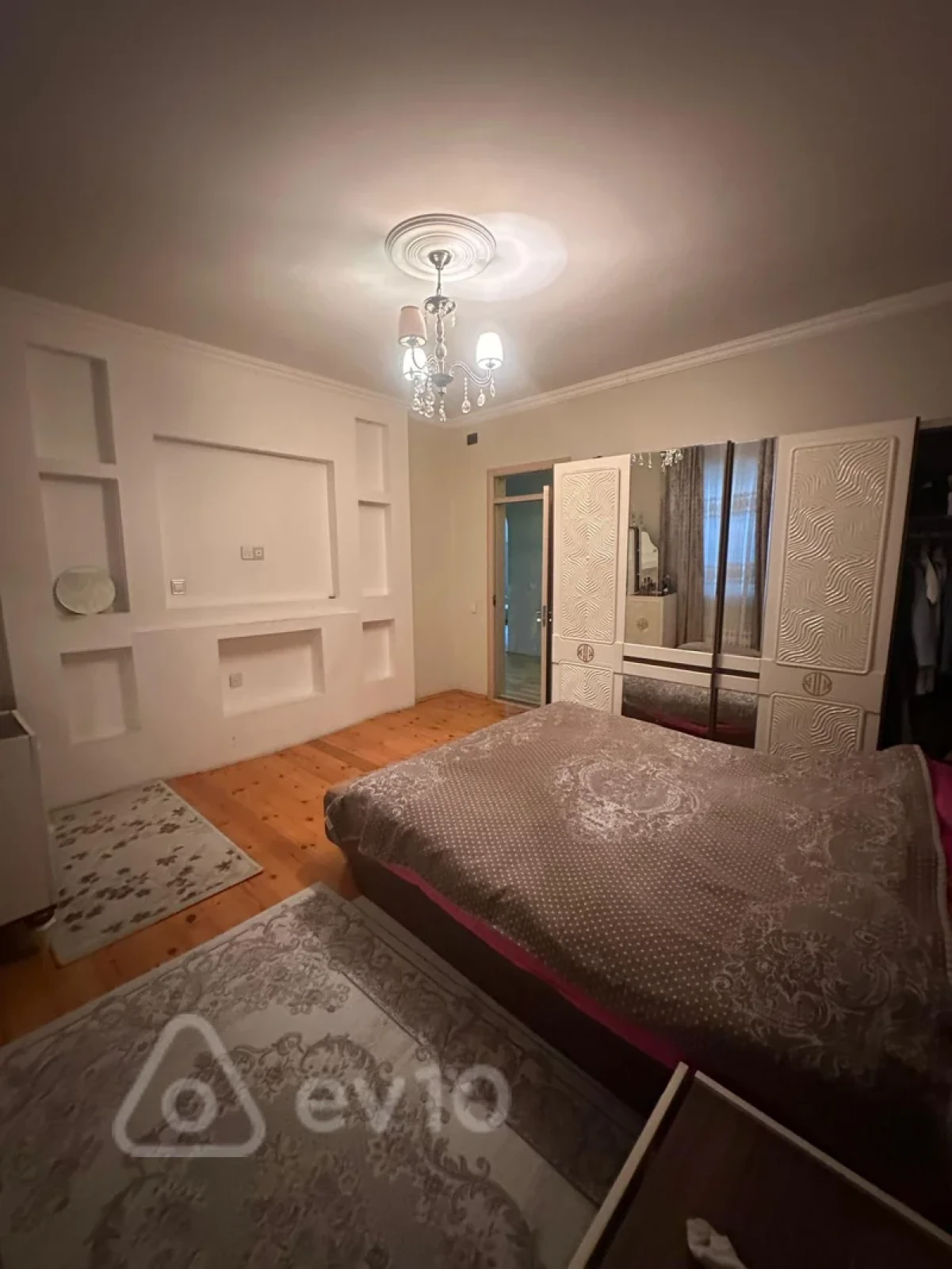 Satılır 7 otaqlı həyət evi 200 m²