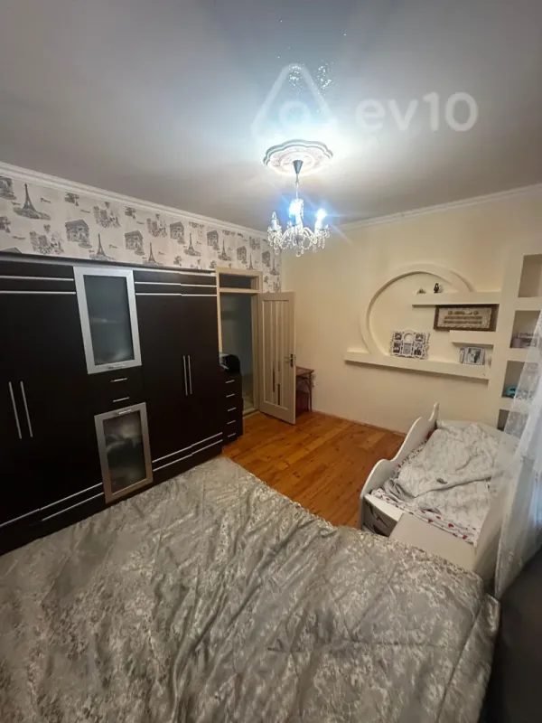 Satılır 7 otaqlı həyət evi 200 m²