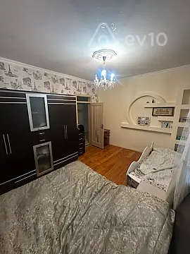 Satılır 7 otaqlı həyət evi 200 m²