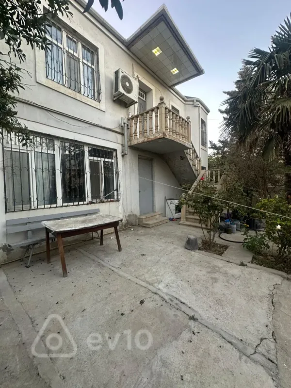Satılır 7 otaqlı həyət evi 200 m²
