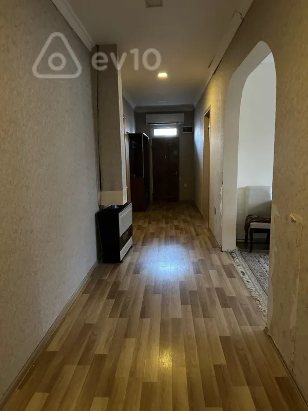 Satılır 7 otaqlı həyət evi 200 m²