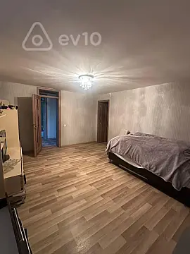 Satılır 7 otaqlı həyət evi 200 m²