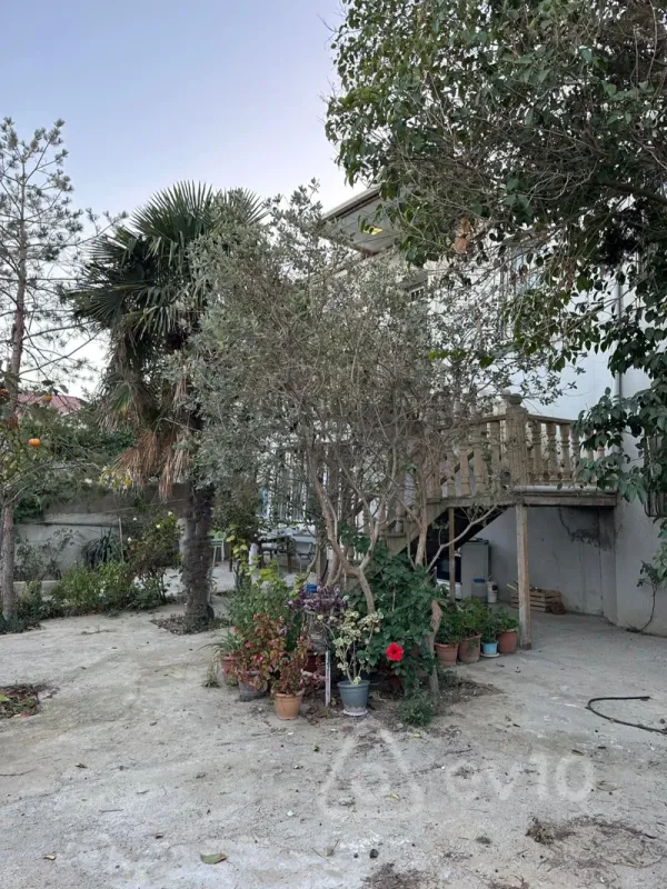 Satılır 7 otaqlı həyət evi 200 m²