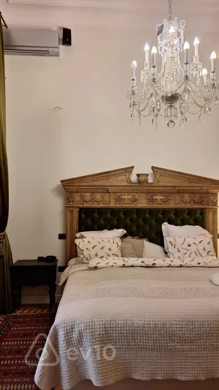 Satılır 6 otaqlı köhnə tikili 380 m²