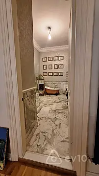 Satılır 6 otaqlı köhnə tikili 380 m²