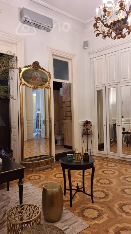 Satılır 6 otaqlı köhnə tikili 380 m²