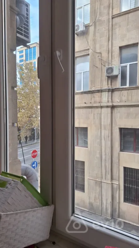 Satılır 6 otaqlı köhnə tikili 380 m²