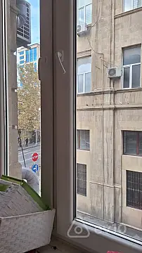 Satılır 6 otaqlı köhnə tikili 380 m²