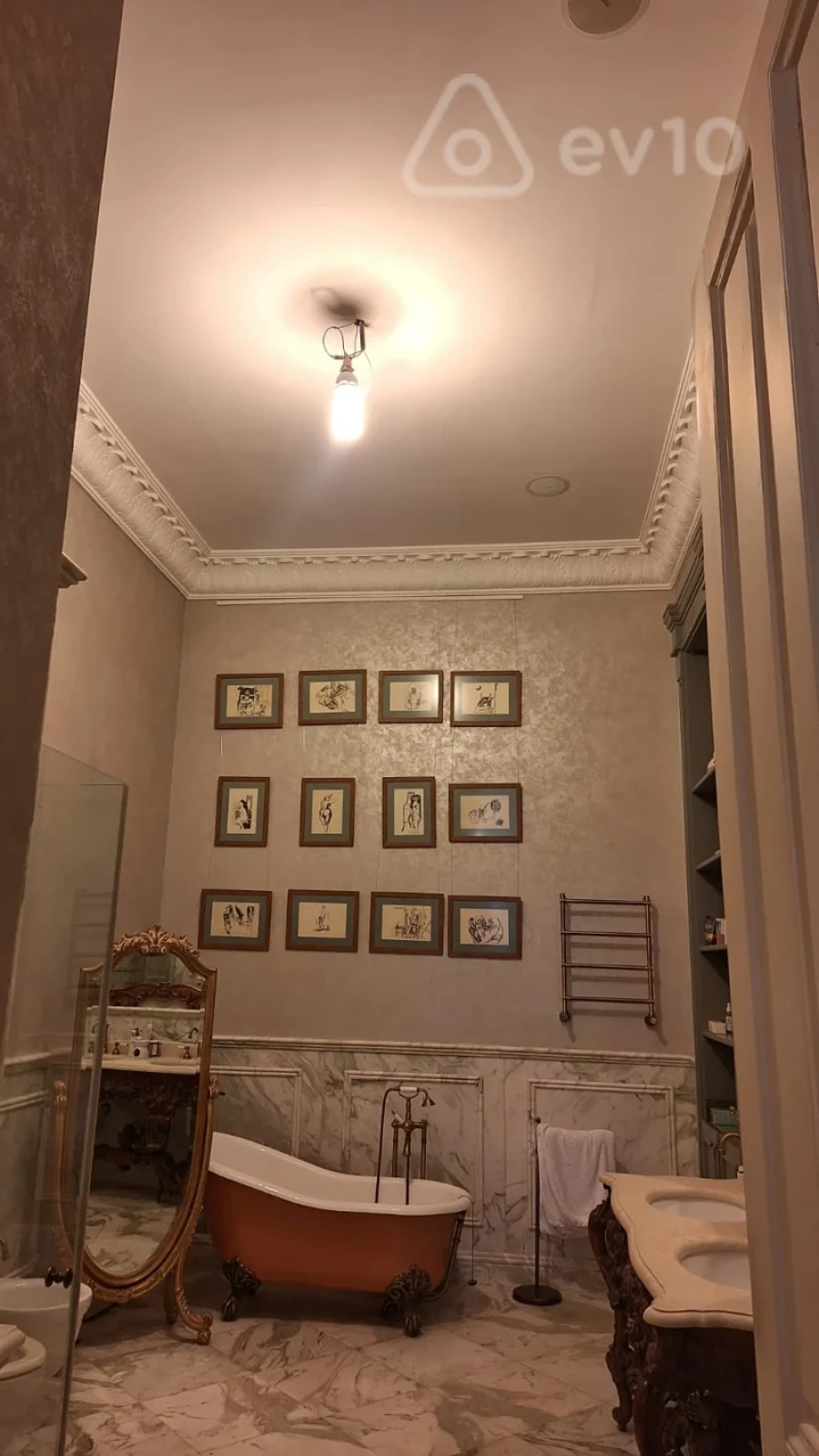 Satılır 6 otaqlı köhnə tikili 380 m²