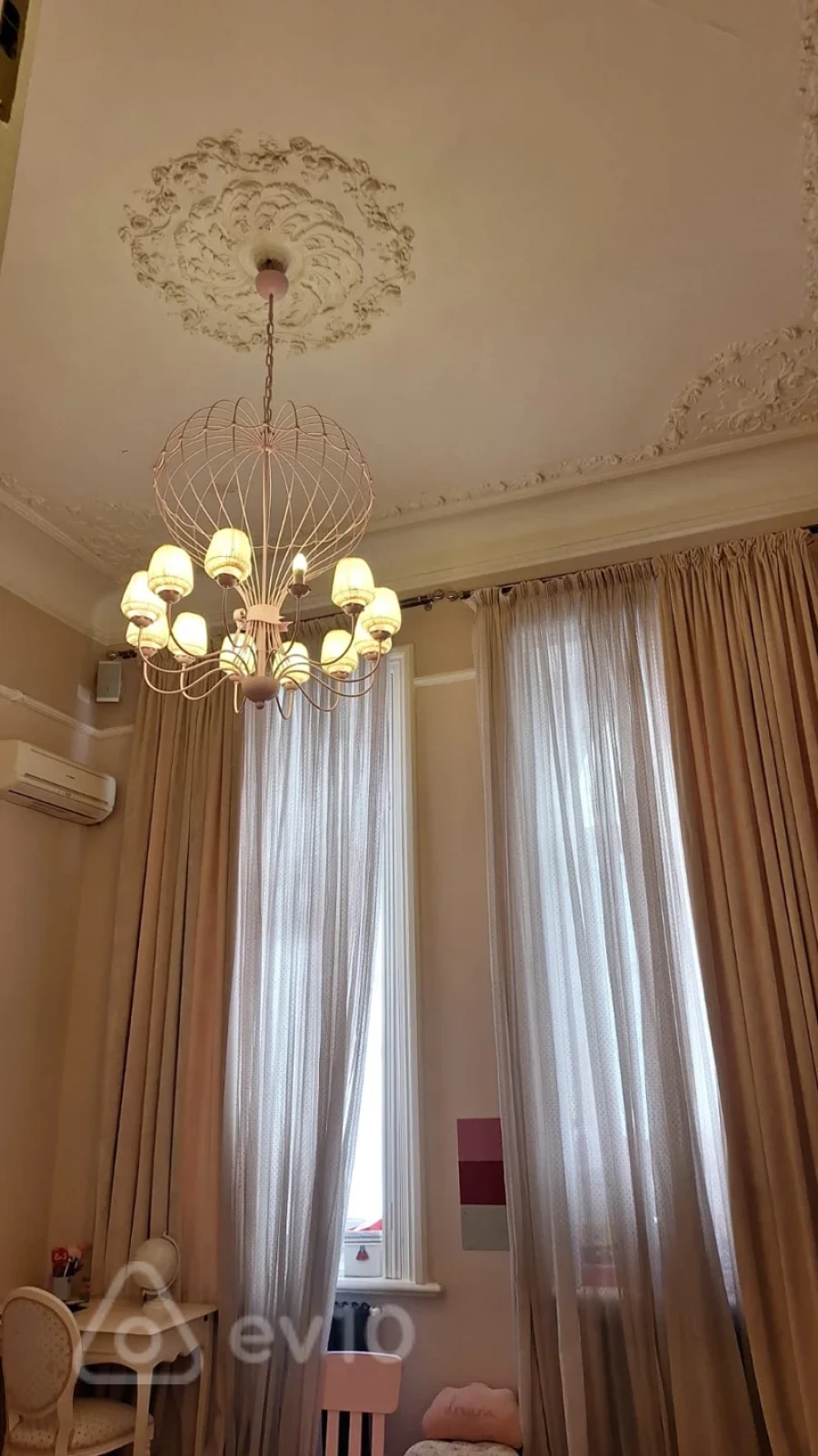 Satılır 6 otaqlı köhnə tikili 380 m²