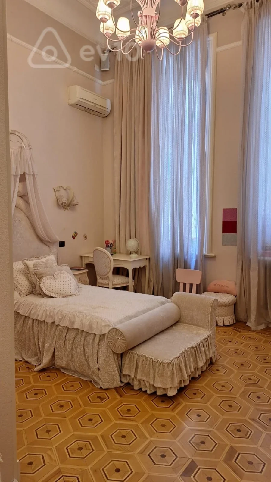 Satılır 6 otaqlı köhnə tikili 380 m²