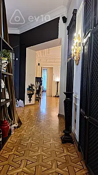 Satılır 6 otaqlı köhnə tikili 380 m²