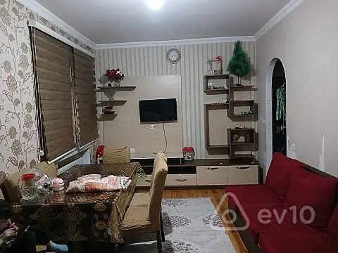 Kirayə verilir 2 otaqlı köhnə tikili 40 m²