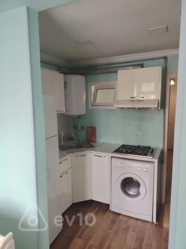 Kirayə verilir 2 otaqlı köhnə tikili 55 m²