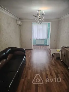 Kirayə verilir 2 otaqlı köhnə tikili 55 m²