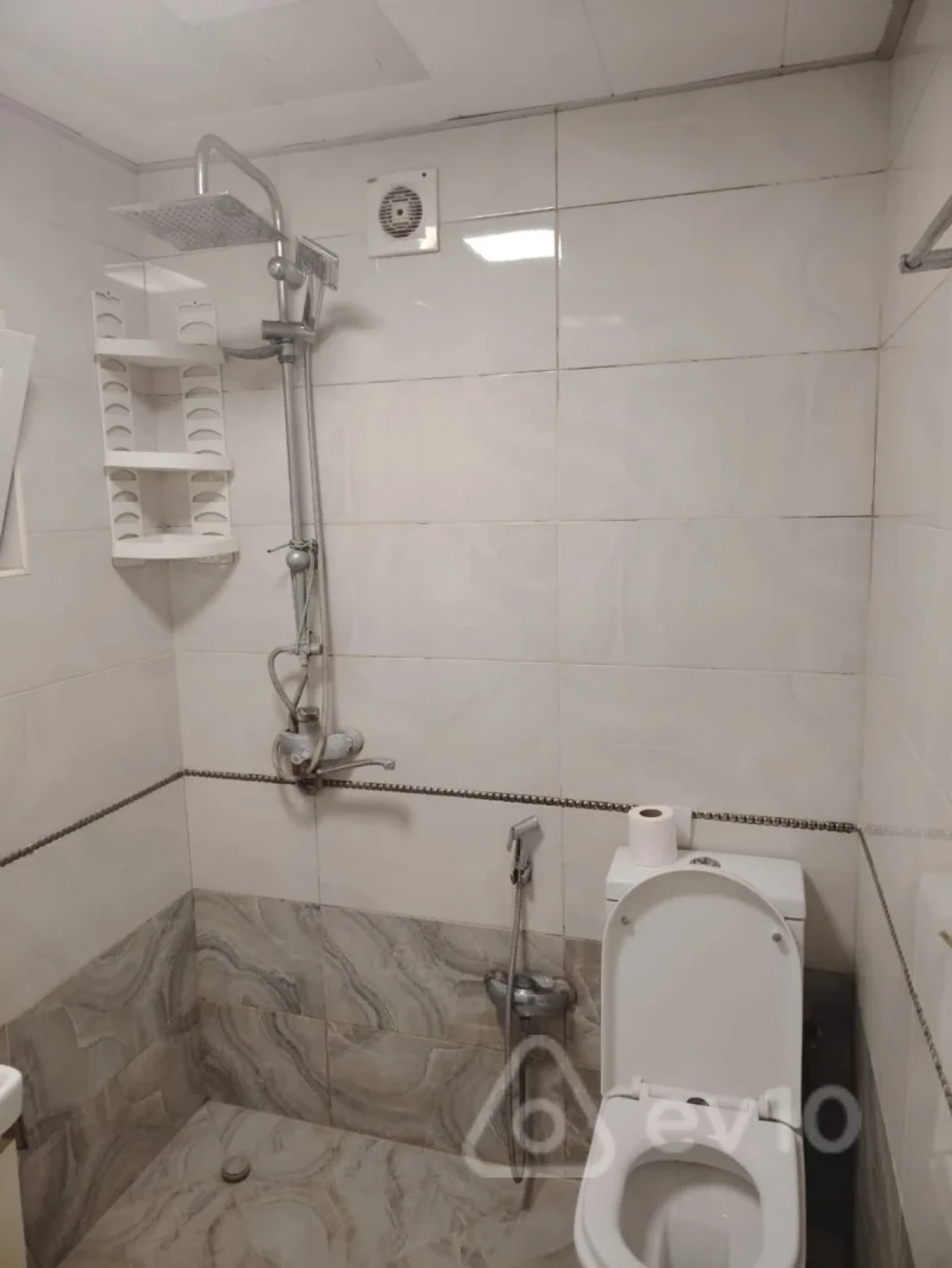 Kirayə verilir 2 otaqlı köhnə tikili 55 m²