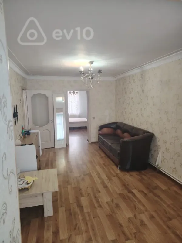 Kirayə verilir 2 otaqlı köhnə tikili 55 m²