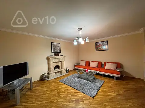 Satılır 2 otaqlı köhnə tikili 90 m² — Bakı, Səbail 2 otaq 90.00 m²