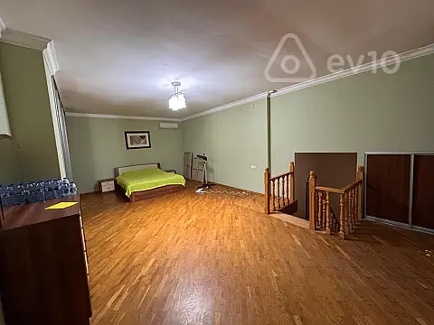 Satılır 2 otaqlı köhnə tikili 90 m²