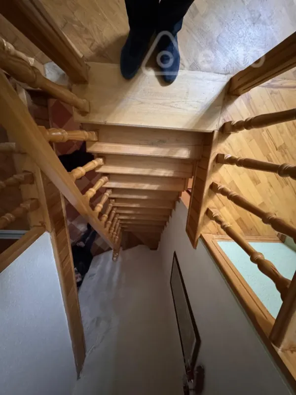 Satılır 2 otaqlı köhnə tikili 90 m²