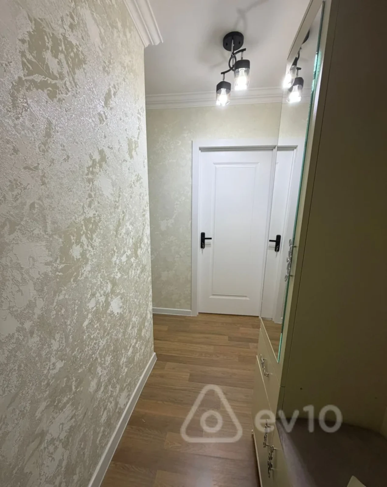Satılır 2 otaqlı köhnə tikili 36 m²
